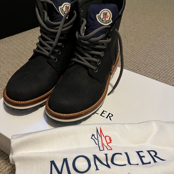 Moncler Men’s New Vancouver Shoes size US 41 - Picture 1 of 10